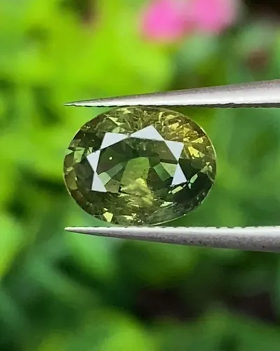 พลอย เขียวส่อง Green sapphire