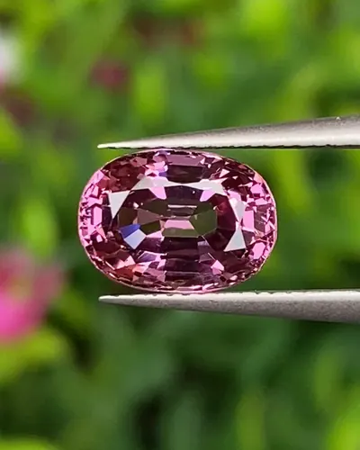 สปิเนล Natural Spinel