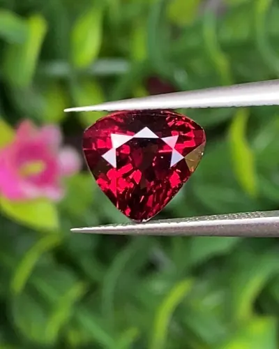 โรโดไลต์ กาเน็ท Natural Rhodolite Garnet