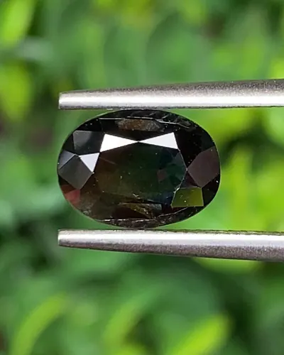 พลอย เขียวส่อง Green sapphire