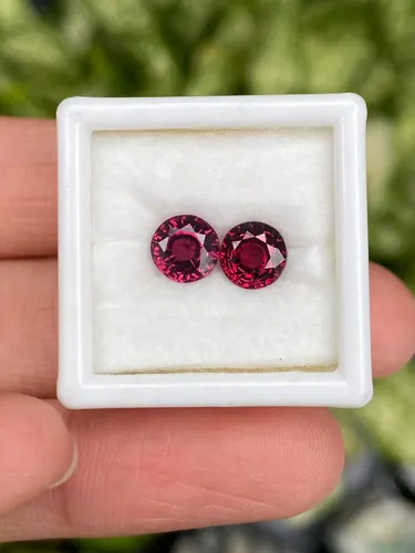 โรโดไลต์ กาเน็ท Natural Rhodolite Garnet