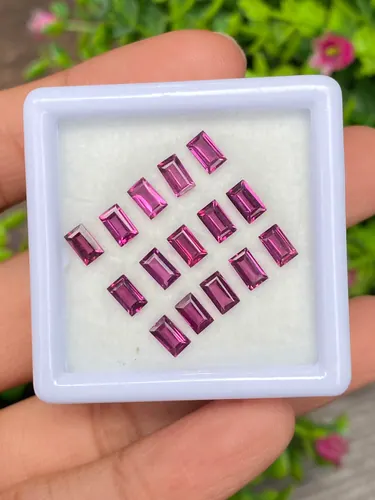 โรโดไลต์ กาเน็ท Natural Rhodolite Garnet