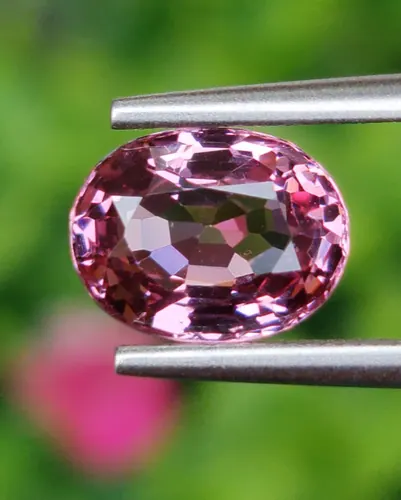 สปิเนล Natural Spinel