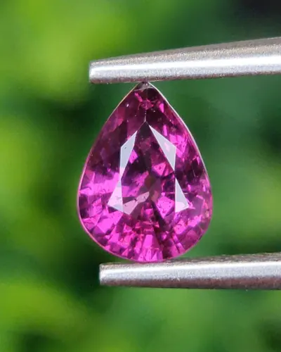 โรโดไลต์ กาเน็ท Natural Rhodolite Garnet