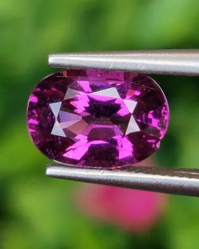 โรโดไลต์ กาเน็ท Natural Rhodolite Garnet