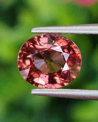 เพทาย Natural Zircon