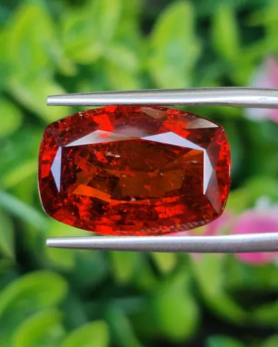 พลอย สเปสซาร์ไทต์ Natural Spessartite Garnet