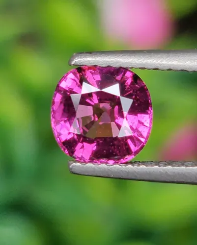 โรโดไลต์ กาเน็ท Natural Rhodolite Garnet