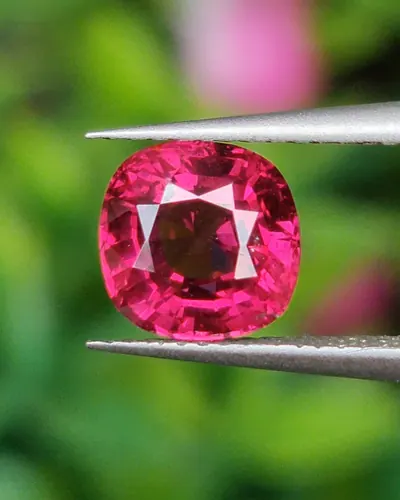 โรโดไลต์ กาเน็ท Natural Rhodolite Garnet