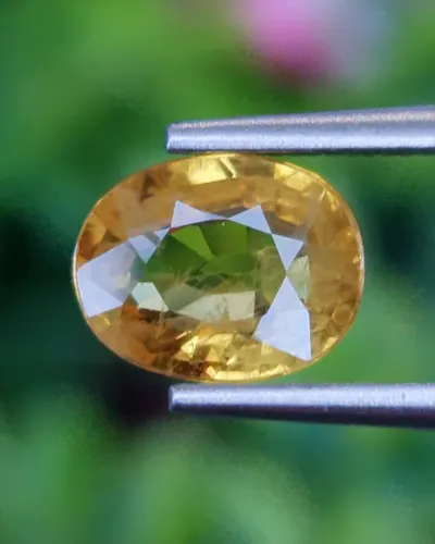 บุษราคัม (Yellow Sapphire)