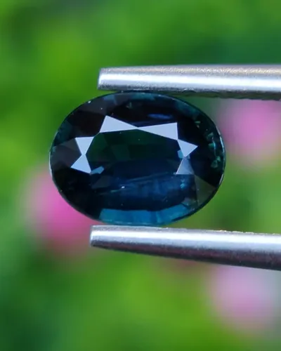 พลอย เขียวส่อง Green sapphire