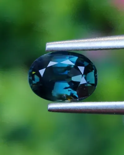 พลอย เขียวส่อง Green sapphire