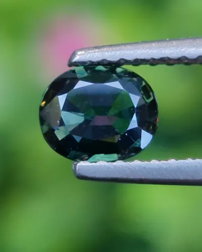 พลอย เขียวส่อง Green sapphire