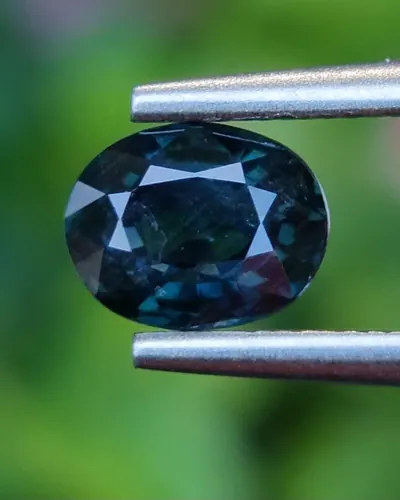 พลอย เขียวส่อง Green sapphire