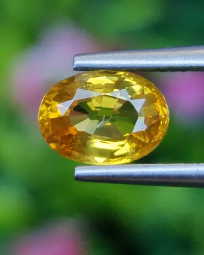 บุษราคัม Natural Yellow Sapphire