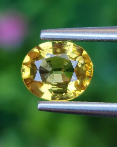 บุษราคัม Natural Yellow Sapphire
