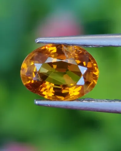 บุษราคัม Natural Yellow Sapphire