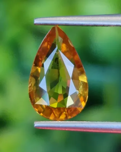บุษราคัม Natural Yellow Sapphire