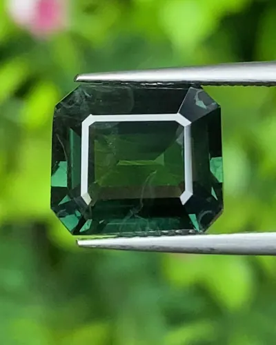 พลอย เขียวส่อง Green sapphire