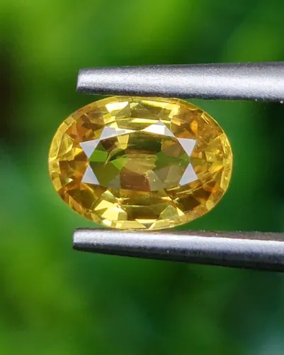 บุษราคัม Natural Yellow Sapphire