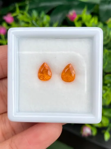 พลอย สเปสซาร์ไทต์ Natural Spessartite Garnet