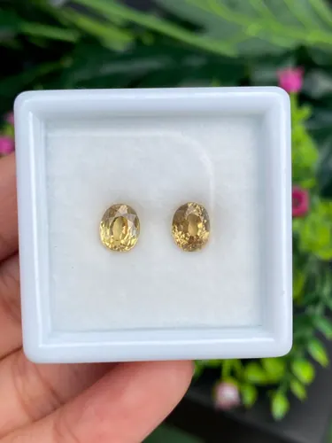 เพทาย Natural Zircon