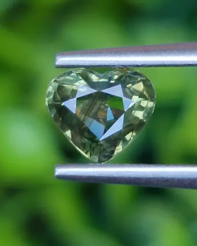 พลอย เขียวส่อง Green sapphire