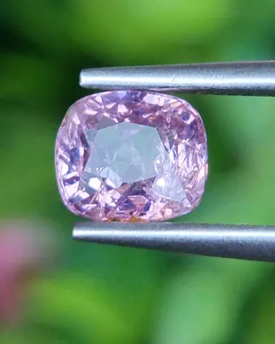 สปิเนล Natural Spinel