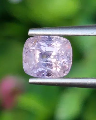 สปิเนล Natural Spinel