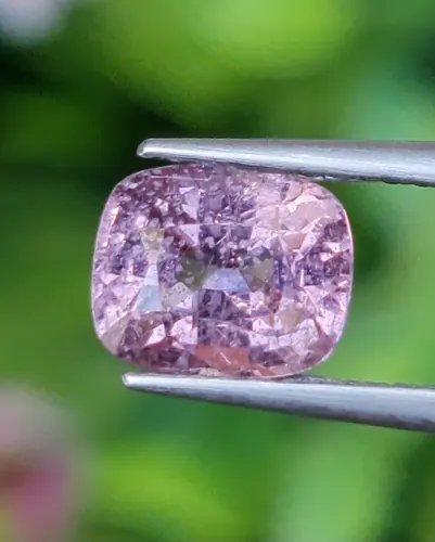 สปิเนล Natural Spinel