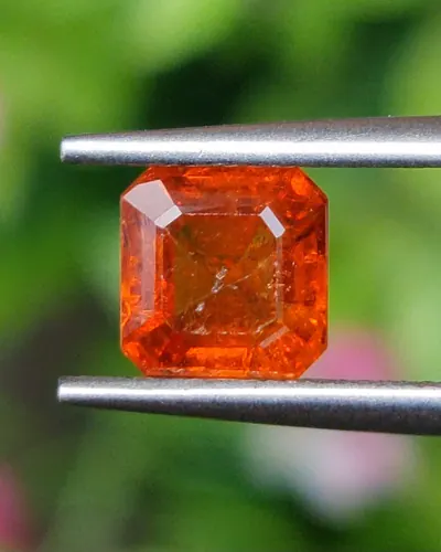 พลอย สเปสซาร์ไทต์ Natural Spessartite Garnet