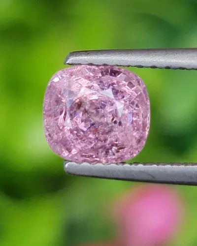 สปิเนล Natural Spinel