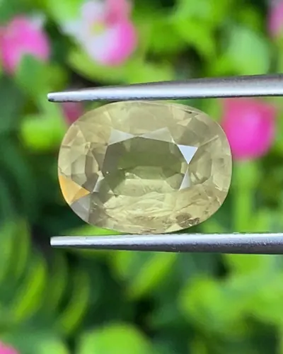 บุษราคัม Yellow Sapphire