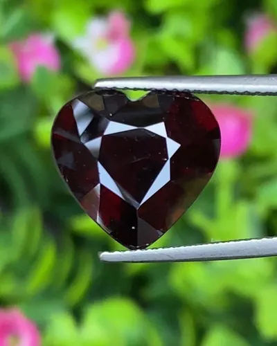 พลอย โกเมน Pyrope - Almandite Garnet