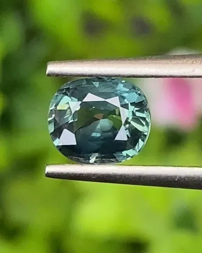 พลอย เขียวส่อง Green sapphire