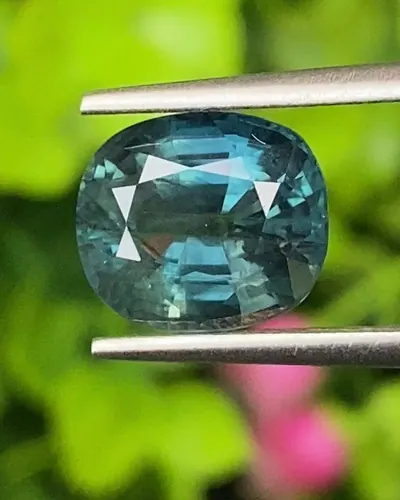 พลอย เขียวส่อง Green sapphire