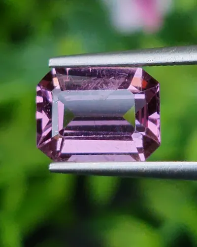 สปิเนล Natural Spinel