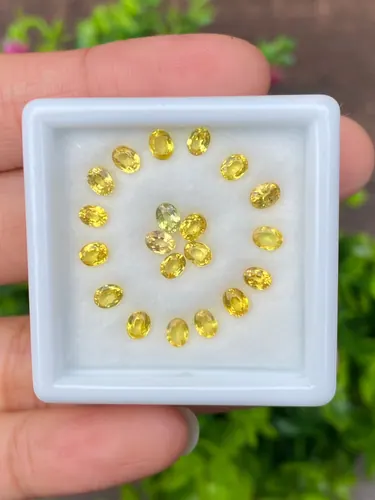 บุษราคัม Yellow Sapphire
