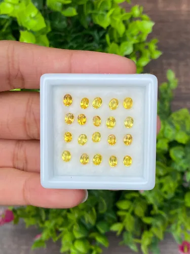 บุษราคัม Yellow Sapphire