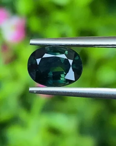 พลอย เขียวส่อง Green sapphire