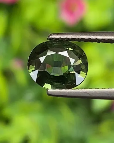 พลอย เขียวส่อง Green sapphire