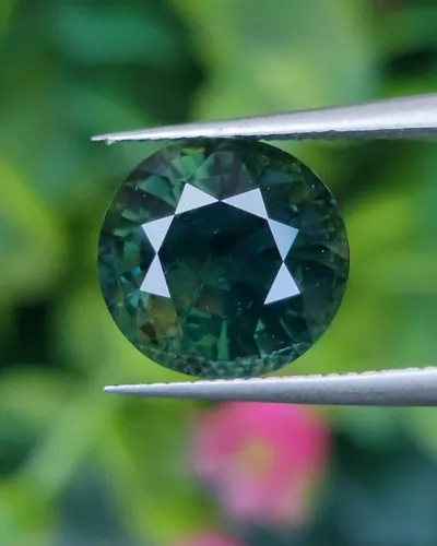 พลอย เขียวส่อง Green sapphire