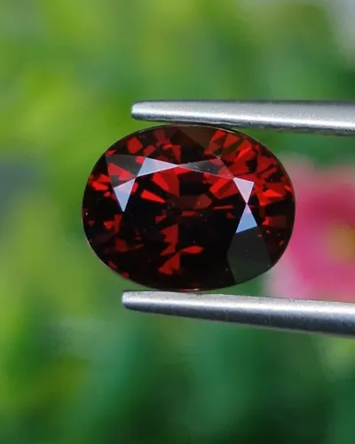 สปิเนล Natural Spinel