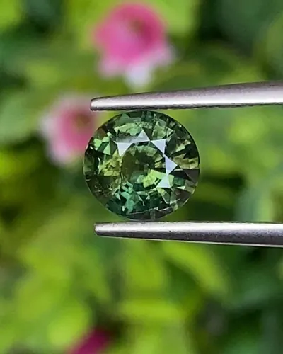 พลอย เขียวส่อง Green sapphire