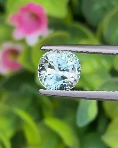 เพทาย Natural Zircon