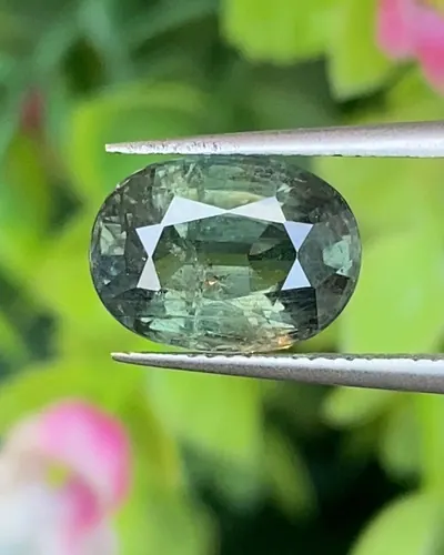 พลอย เขียวส่อง Green sapphire