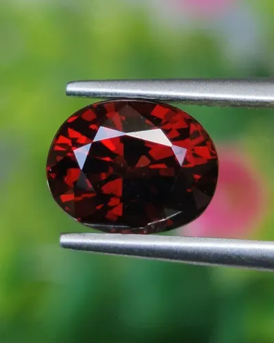 สปิเนล Natural Spinel