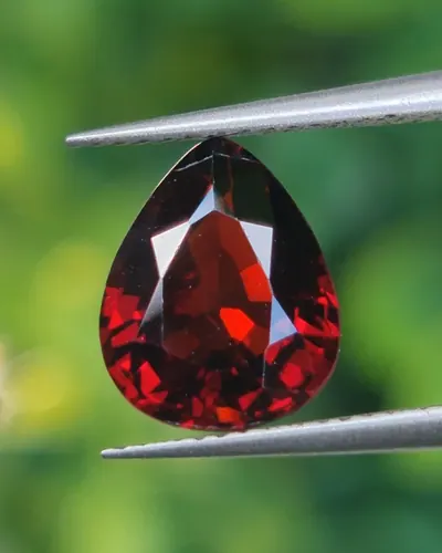 สปิเนล Natural Spinel