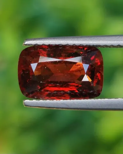 สปิเนล Natural Spinel