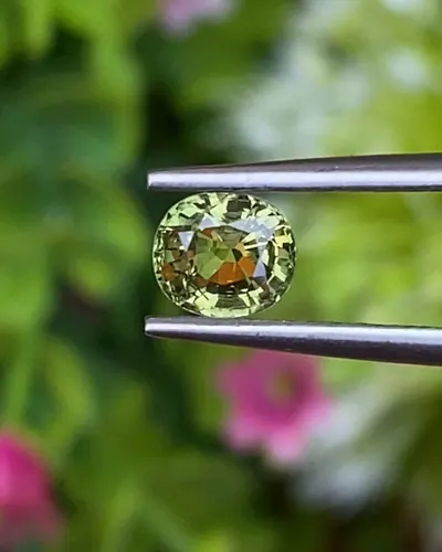 พลอย เขียวส่อง Green sapphire